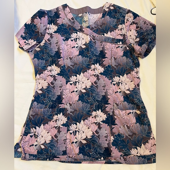 Women’s Small Scrub Tops - Picture 2 of 5